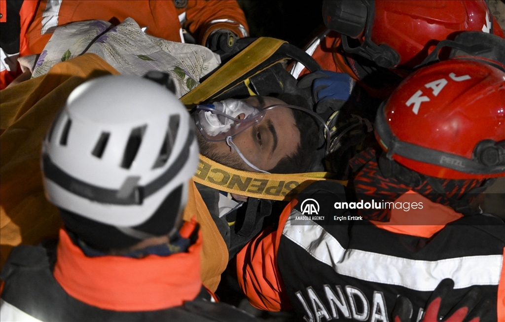 A 24-year-old man is pulled out alive in Hatay some 113 hours after the devastating earthquakes in southern Türkiye