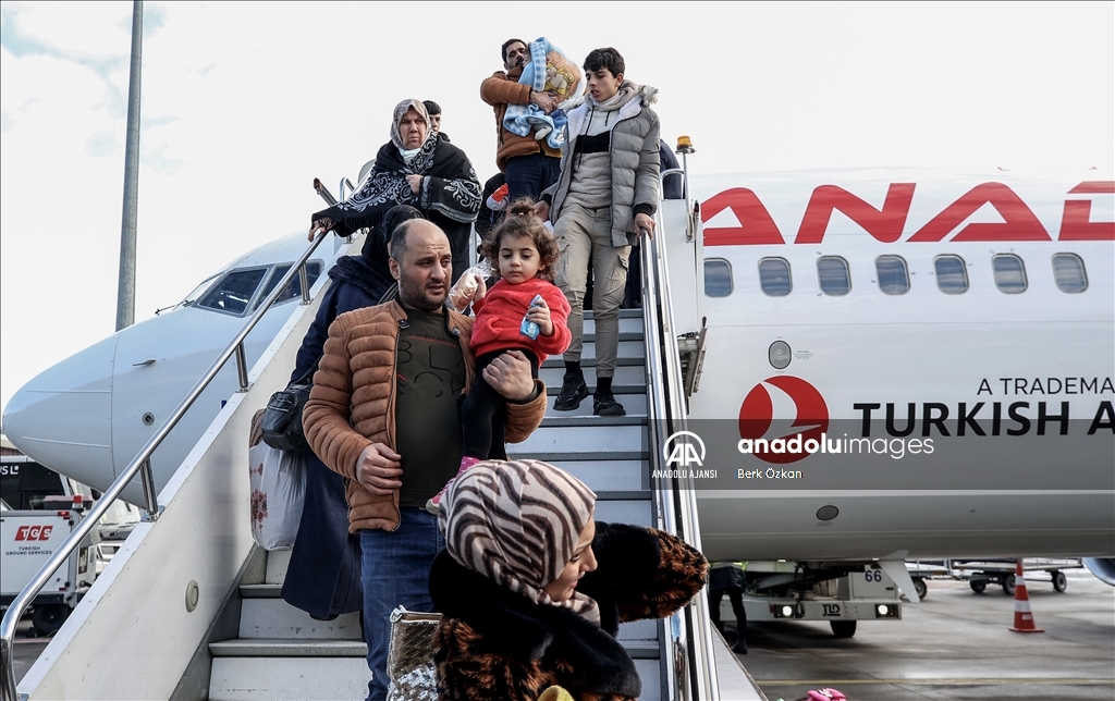 Deprem bölgelerinden Sabiha Gökçen Havalimanı'na tahliyeler devam ediyor