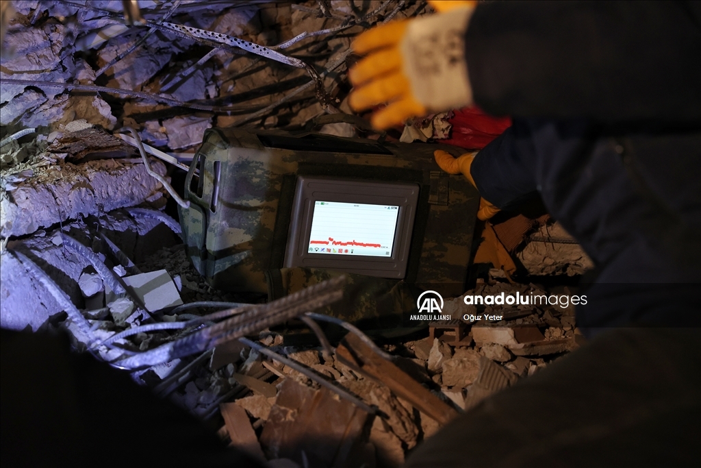 Savunma sanayisi için üretilen "Duvar Arkası Radar" deprem bölgesinde can kurtarıyor