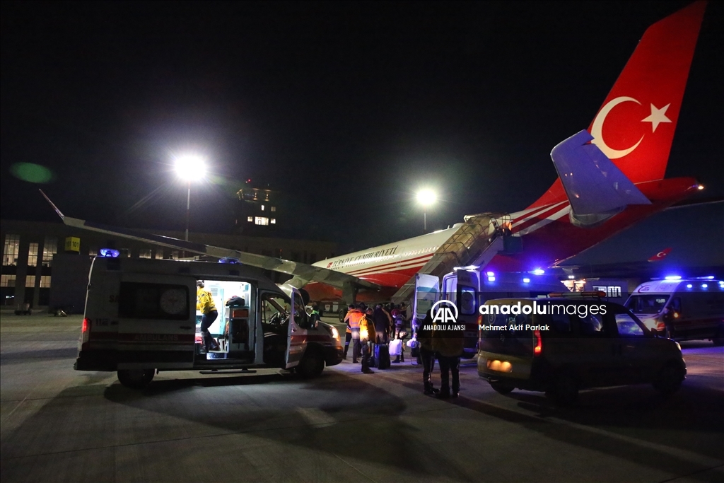 Cumhurbaşkanlığına ait "TUR" uçağı deprem bölgesinden 14 yaralıyı Ankara'ya nakletti