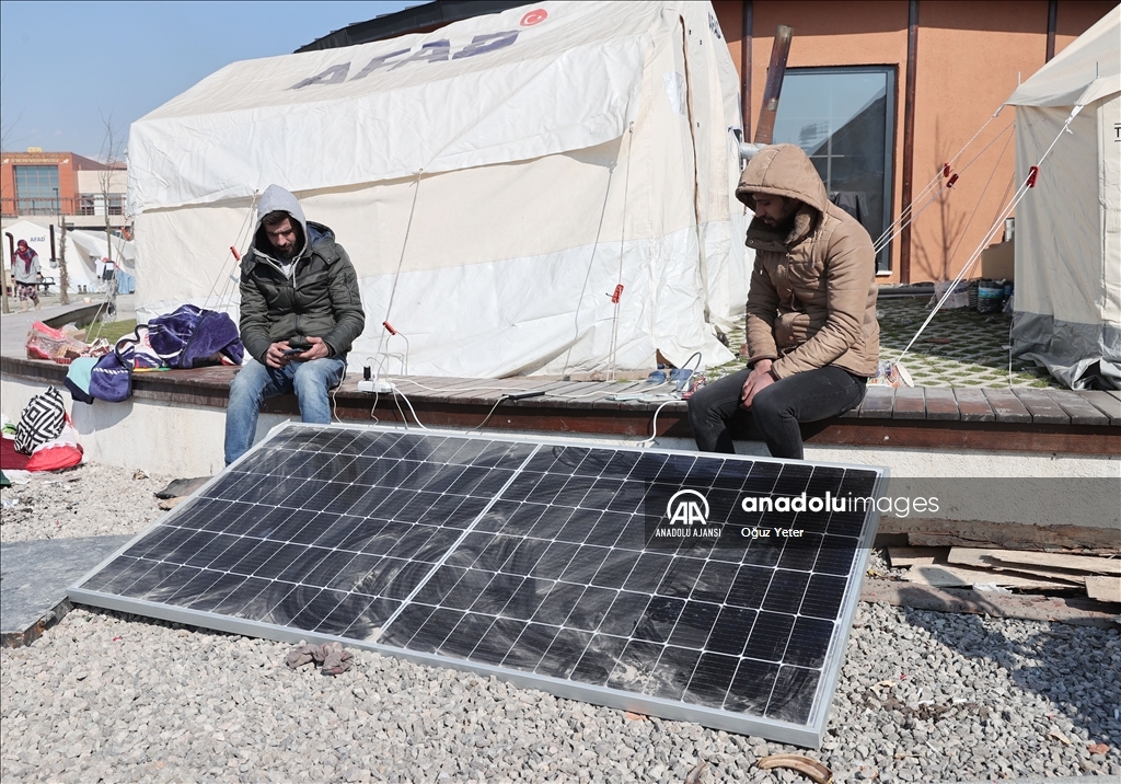 Hatay'daki çadır kentte enerji ihtiyacı için güneş panelleri kuruldu