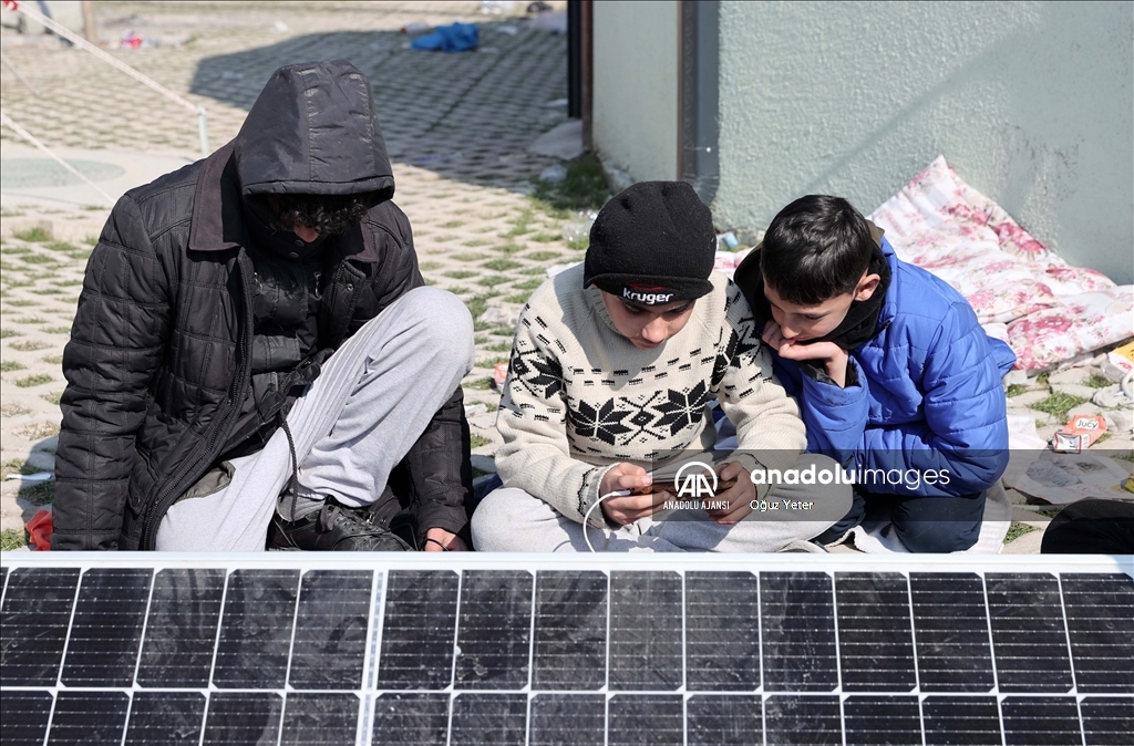 Hatay'daki çadır kentte enerji ihtiyacı için güneş panelleri kuruldu