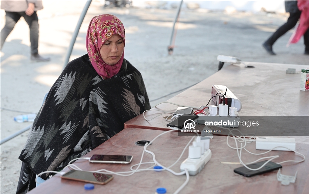 Hatay'daki çadır kentte enerji ihtiyacı için güneş panelleri kuruldu