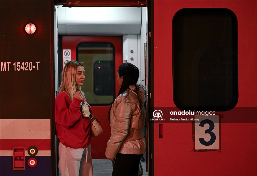İskenderun Garı'ndaki iki tren depremzedelere "ev" oldu