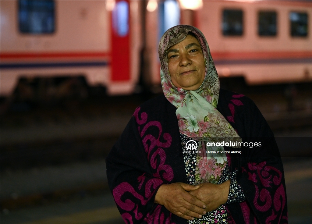 İskenderun Garı'ndaki iki tren depremzedelere "ev" oldu