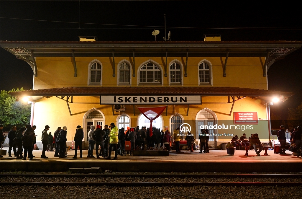 İskenderun Garı'ndaki iki tren depremzedelere "ev" oldu