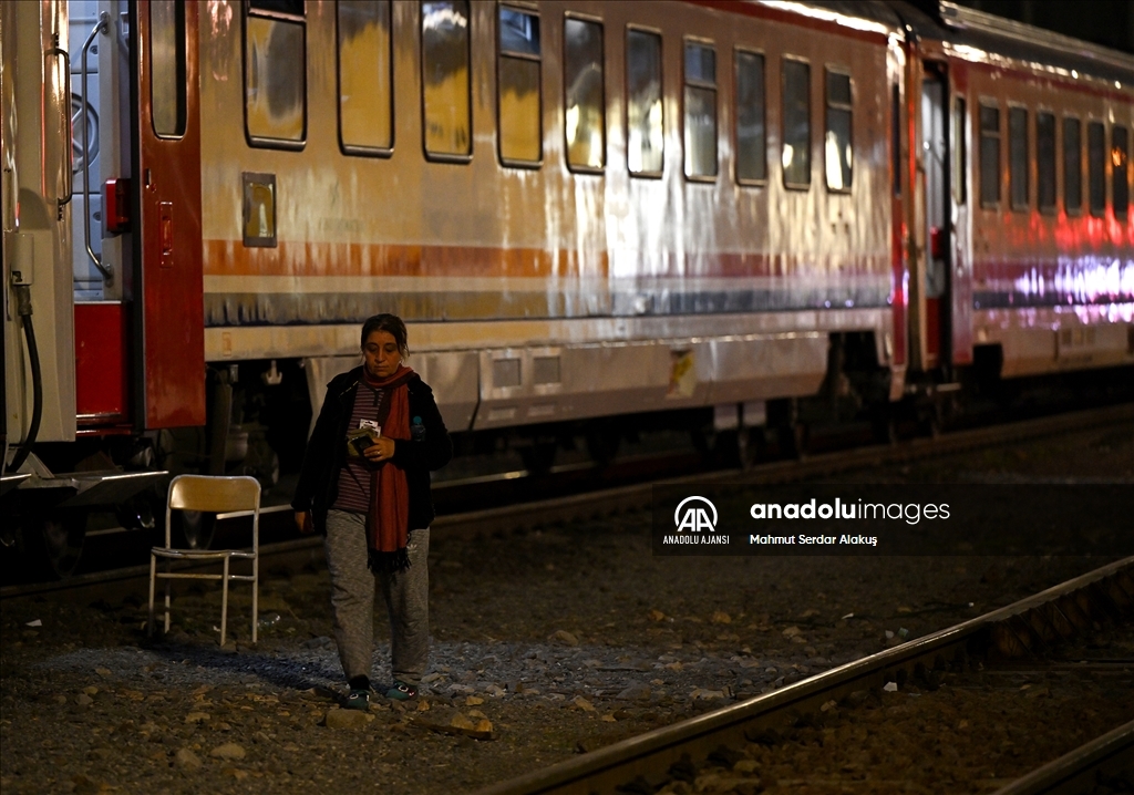 İskenderun Garı'ndaki iki tren depremzedelere "ev" oldu