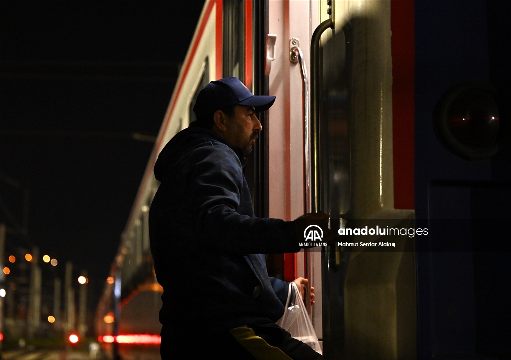 İskenderun Garı'ndaki iki tren depremzedelere "ev" oldu