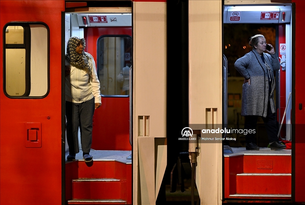 İskenderun Garı'ndaki iki tren depremzedelere "ev" oldu
