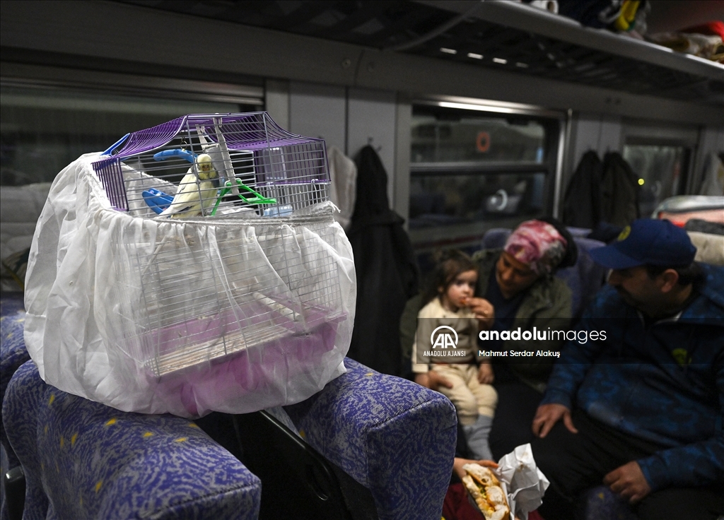 İskenderun Garı'ndaki iki tren depremzedelere "ev" oldu