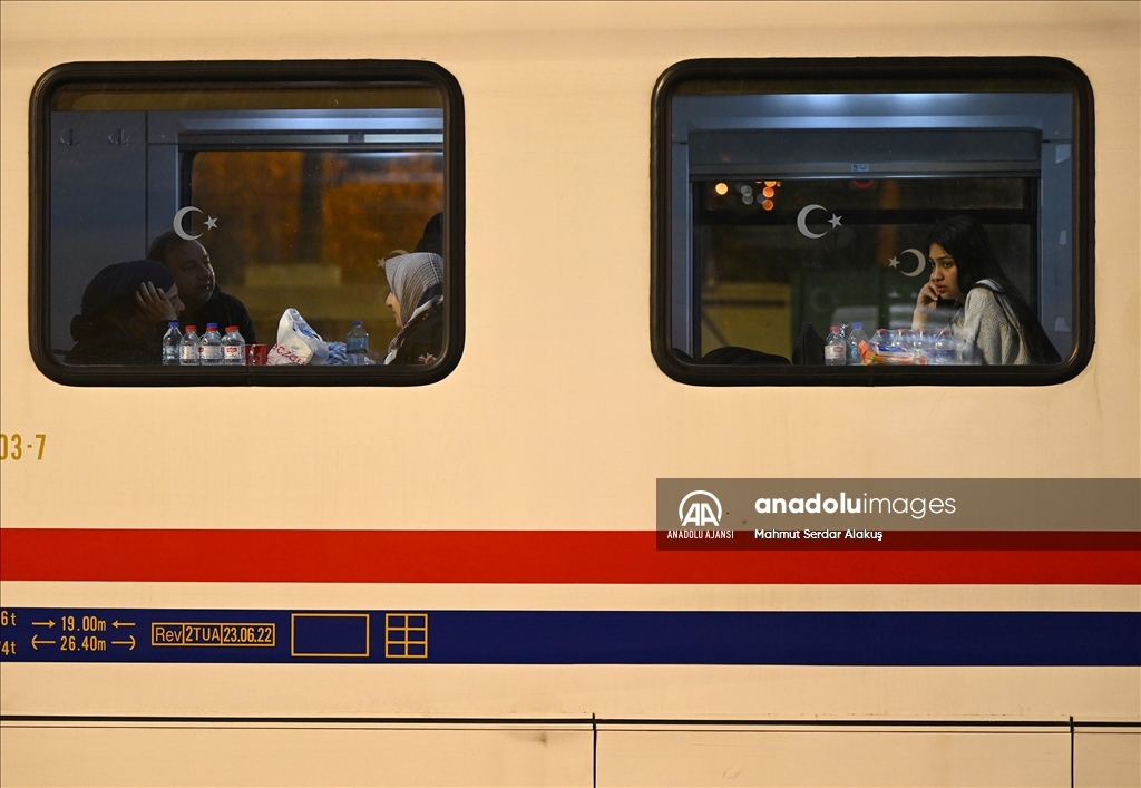 İskenderun Garı'ndaki iki tren depremzedelere "ev" oldu