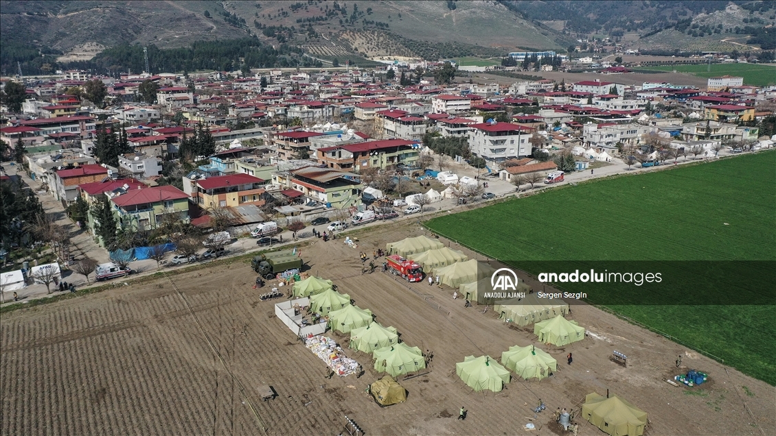 Özbek Askerler Hem Enkazda Hem Sahra Hastanesinde Depremzedelerin ...