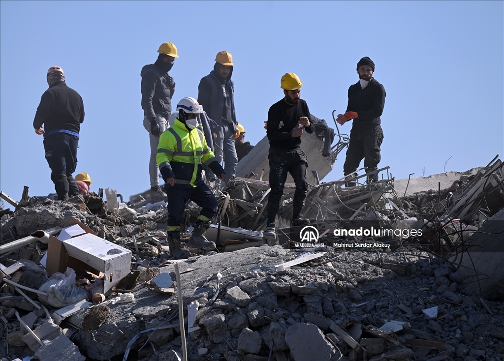 İskenderun'da arama kurtarma çalışmaları devam ediyor