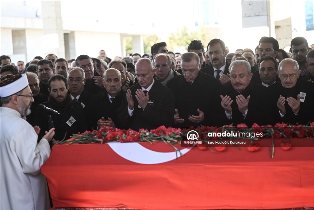 Deniz Baykal için Ahmet Hamdi Akseki Camisi'nde cenaze töreni düzenlendi