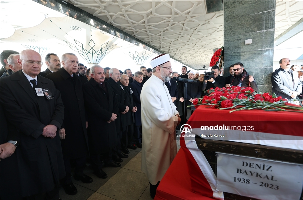 Deniz Baykal için Ahmet Hamdi Akseki Camisi'nde cenaze namazı kılındı