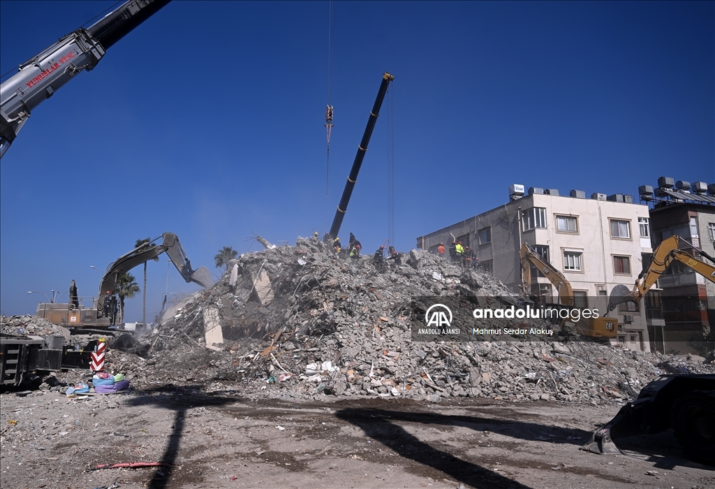 İskenderun'da arama kurtarma çalışmaları devam ediyor