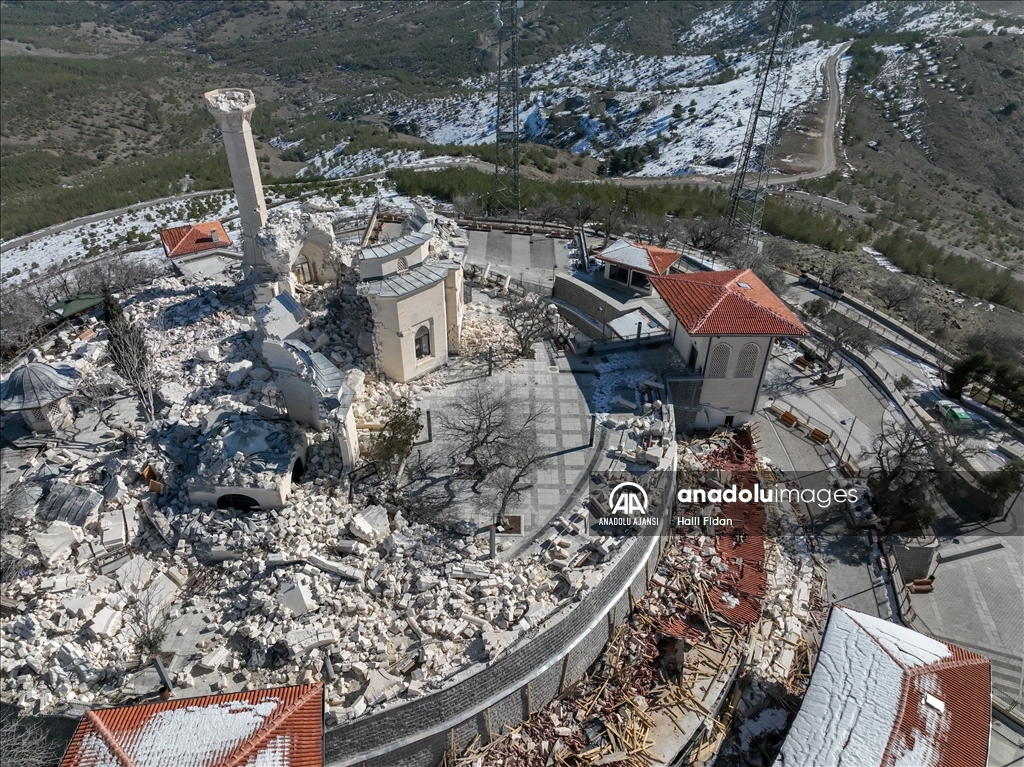 Depremde Hazreti Ukkaşe Türbesi de yıkıldı