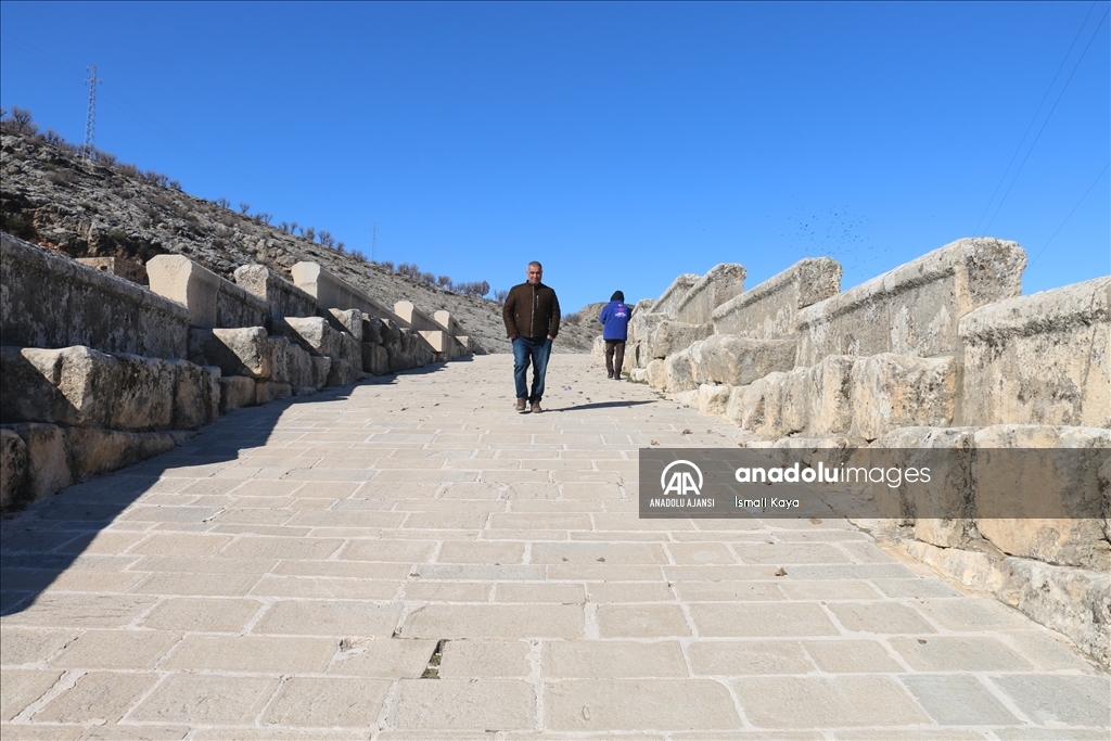 Adıyaman'daki tarihi Cendere Köprüsü, depremde ayakta kaldı