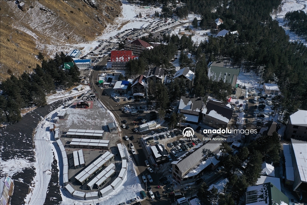 Rusya'nın buzullarla kaplı zirvesi: Elbruz Dağı