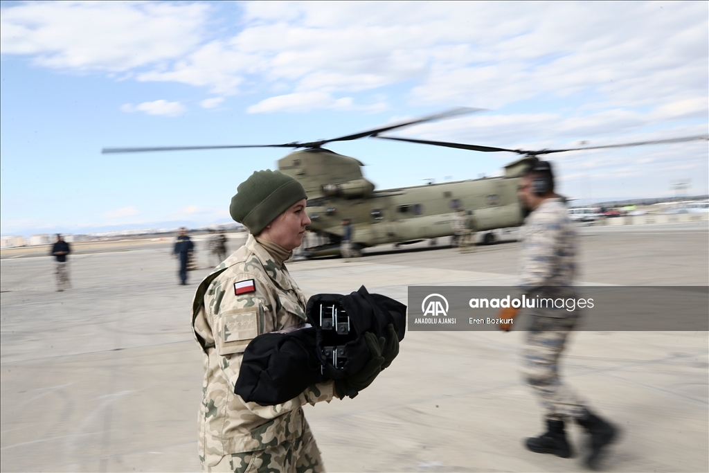 İncirlik Üssü'nde konuşlu Polonyalı askerlerden afet yardımları sevkiyatına destek