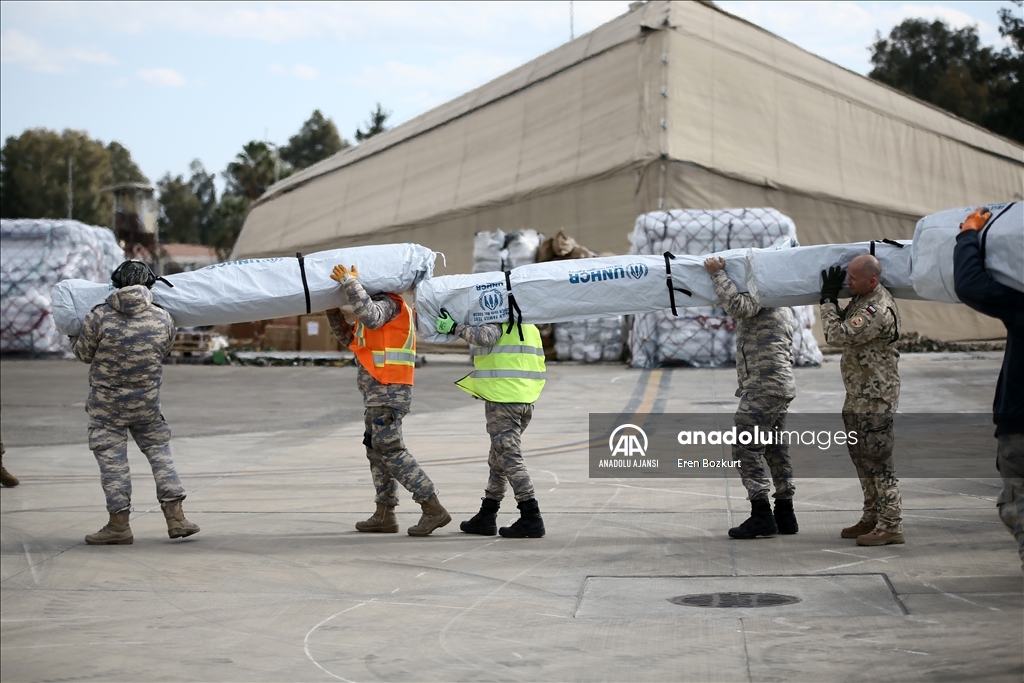İncirlik Üssü'nde konuşlu Polonyalı askerlerden afet yardımları sevkiyatına destek