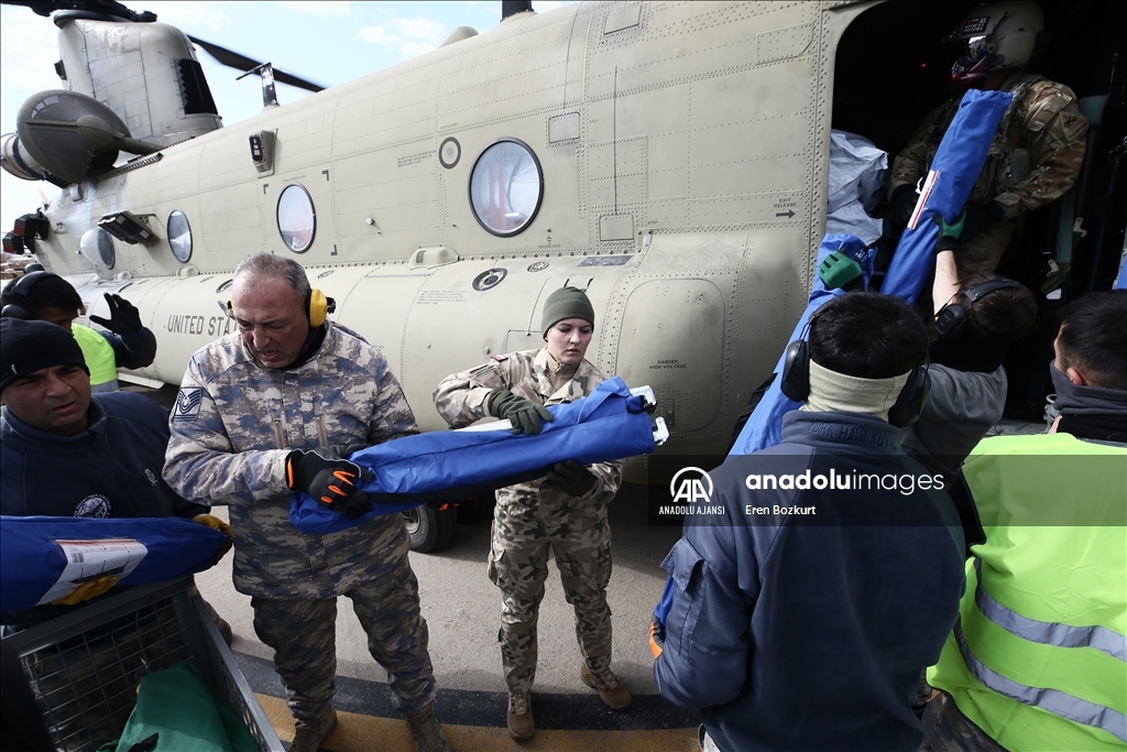 İncirlik Üssü'nde konuşlu Polonyalı askerlerden afet yardımları sevkiyatına destek