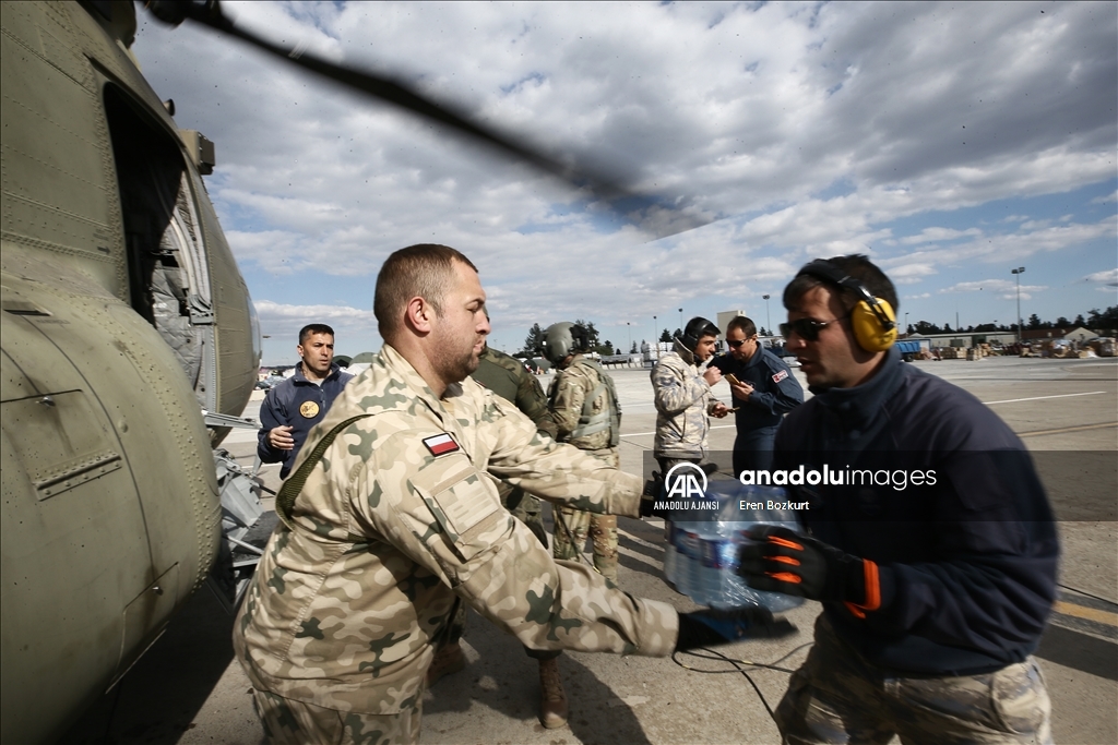 İncirlik Üssü'nde konuşlu Polonyalı askerlerden afet yardımları sevkiyatına destek