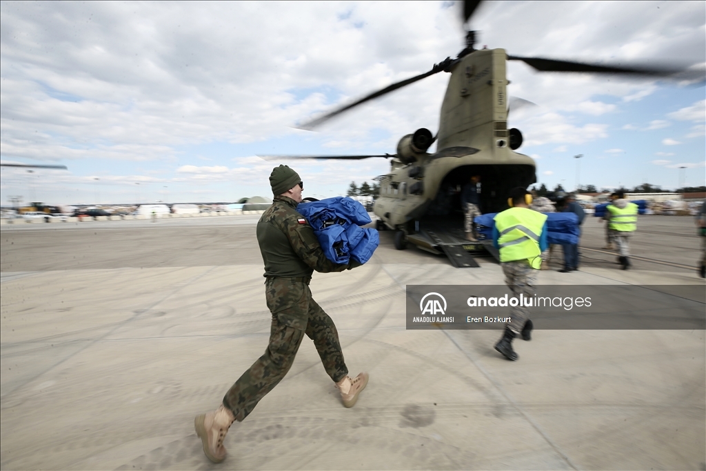 İncirlik Üssü'nde konuşlu Polonyalı askerlerden afet yardımları sevkiyatına destek