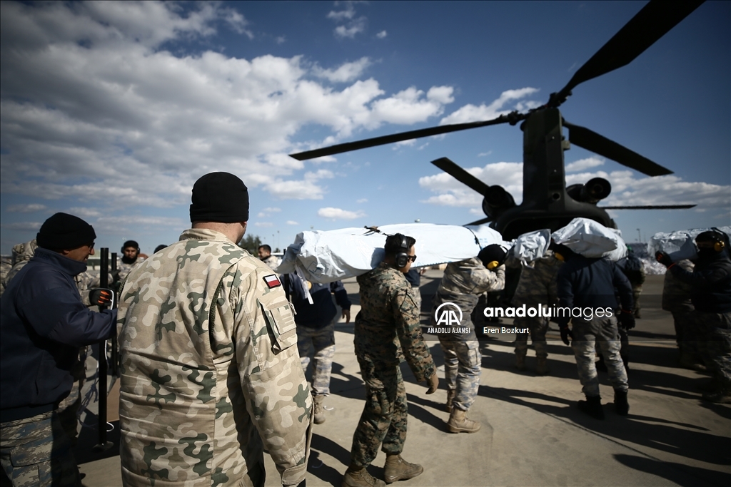 İncirlik Üssü'nde konuşlu Polonyalı askerlerden afet yardımları sevkiyatına destek
