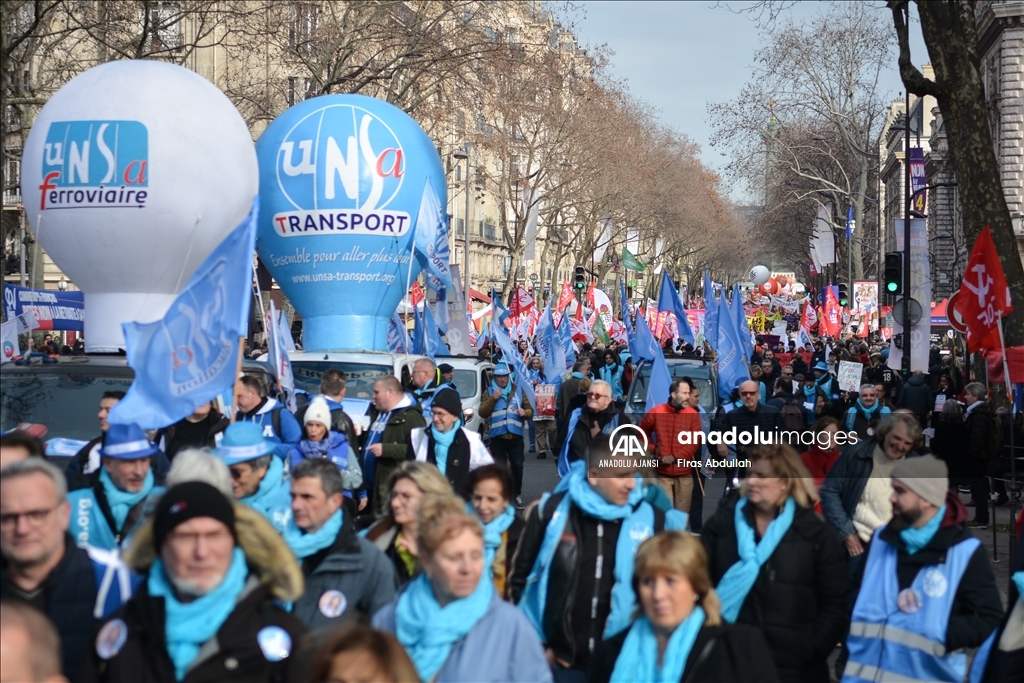 Fransızlar, tartışmalı emeklilik reformunu protesto etti