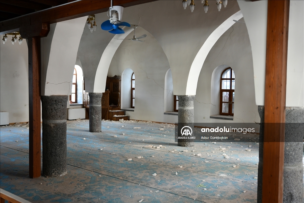 İslahiye’de deprem nedeniyle tarihi cami hasar gördü