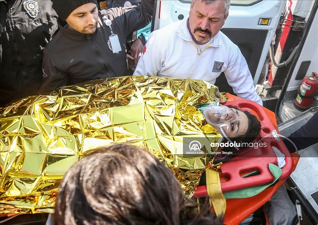 Hatay'da enkaz altında kalan biri çocuk 3 kişi depremin 296. saatinde kurtarıldı