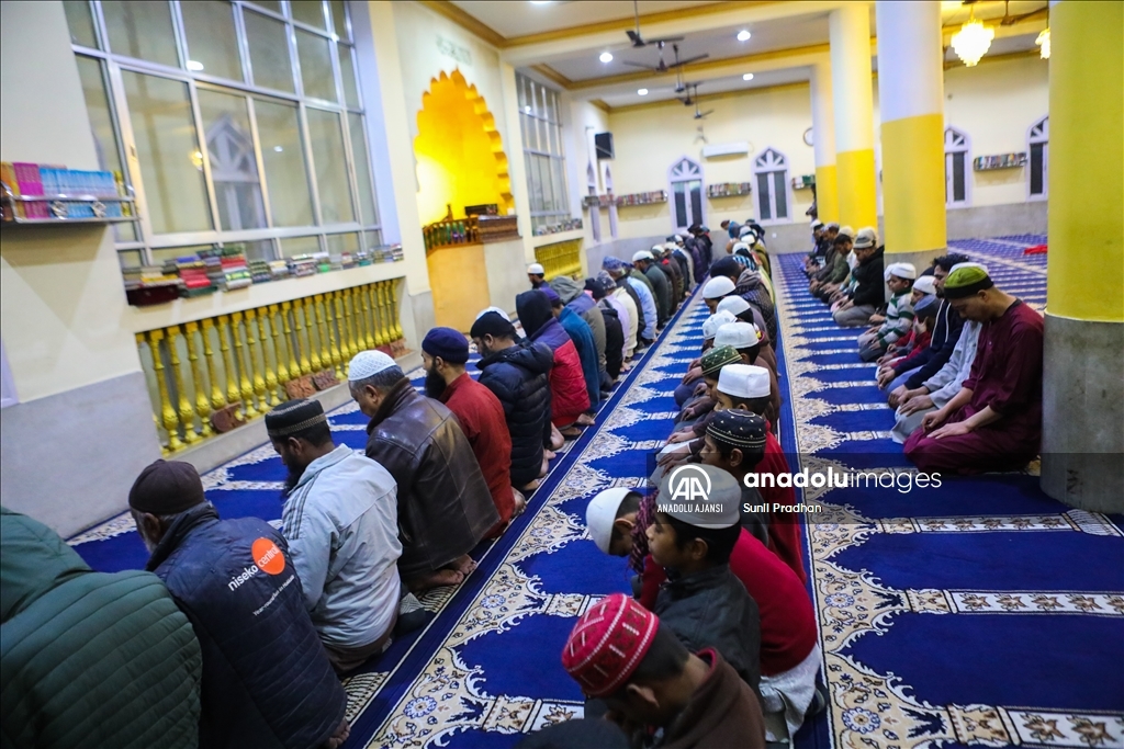 Nepal'de Miraç Kandili idrak edildi