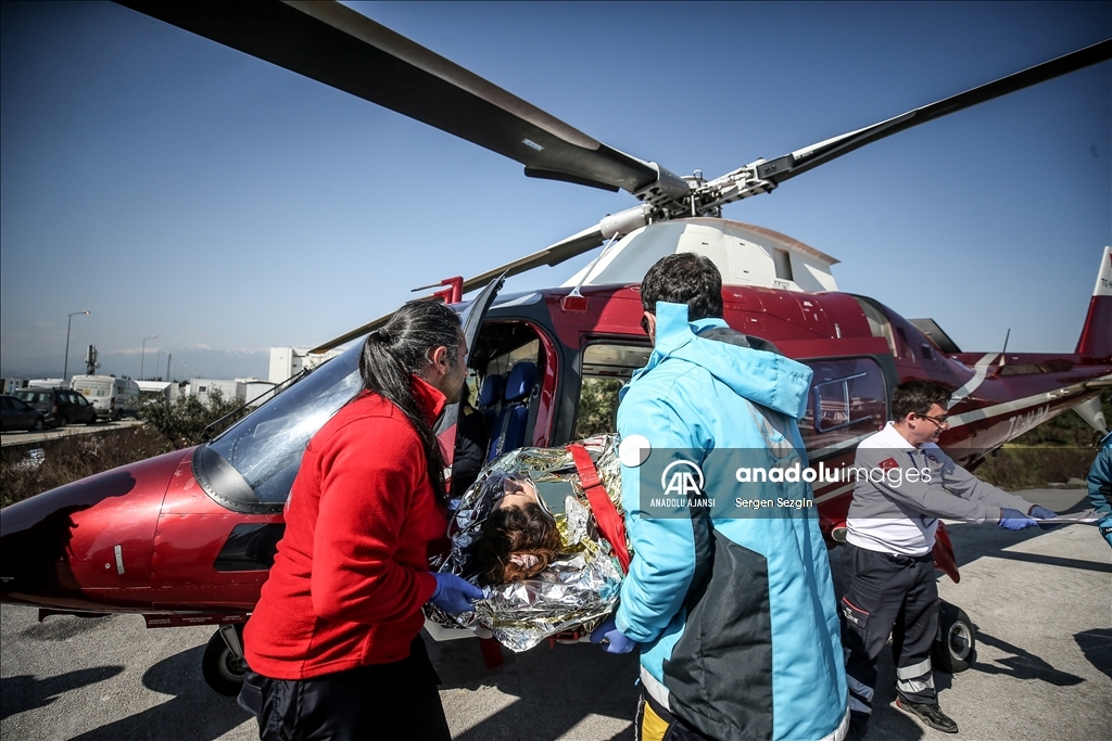 Hatay'da enkaz altında kalan biri çocuk 3 kişi depremin 296. saatinde kurtarıldı