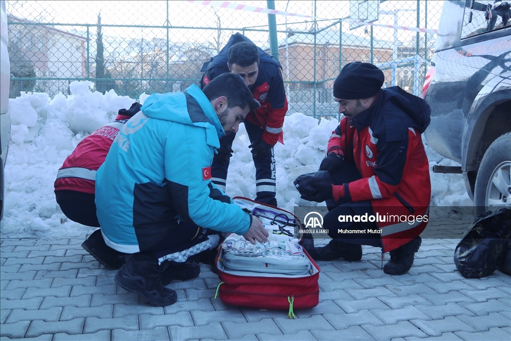 Depremden etkilenen Malatya'da köy köy sağlık taraması