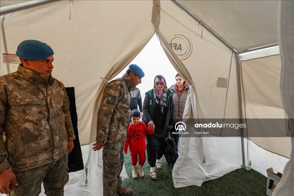Kahramanmaraş'ta komandoların kurduğu çadır kent, 3200 depremzedeyi ağırlıyor
