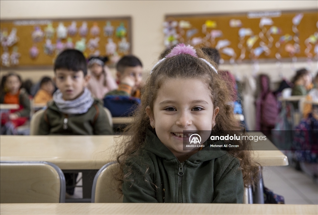 Depremden etkilenen 10 il dışında öğrenciler dersbaşı yaptı