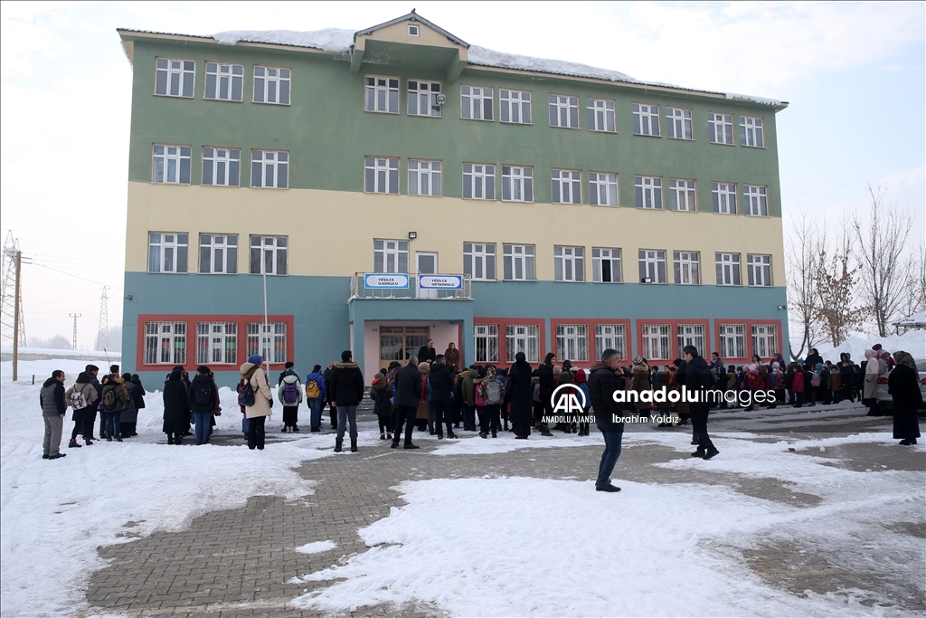 Muş'ta öğrenciler ders başı yaptı