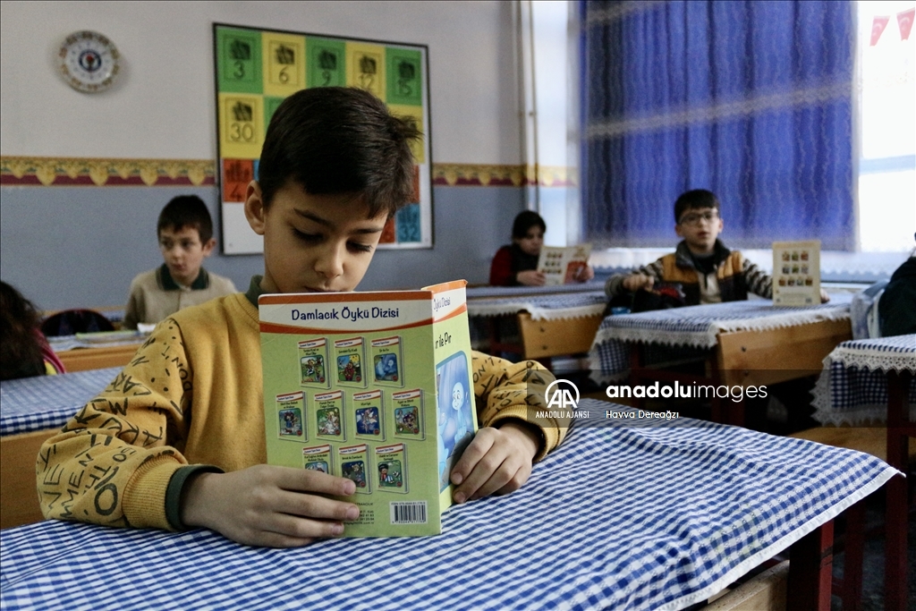Öğrenciler ders başı yaptı