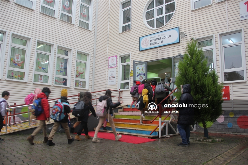 Sakarya'da öğrenciler dersbaşı yaptı