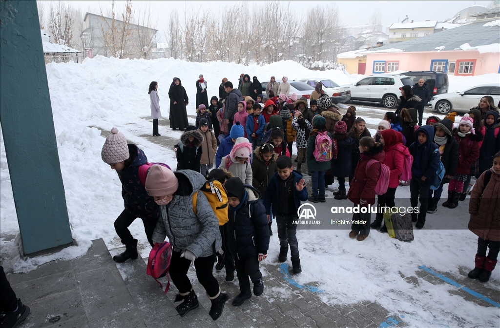 Muş'ta öğrenciler ders başı yaptı