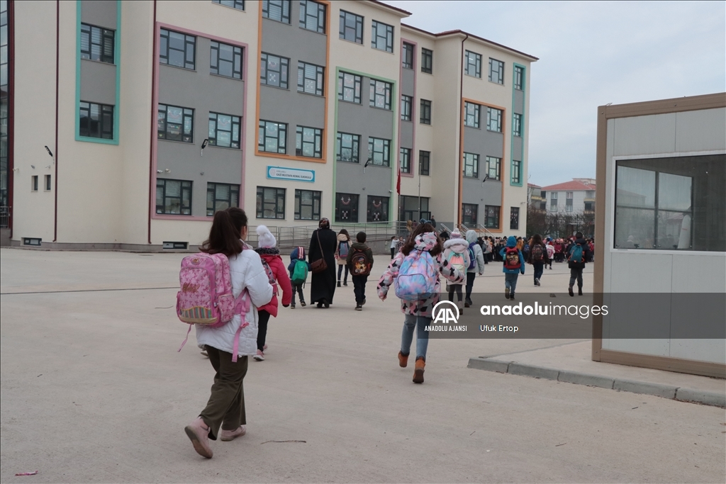 Kırklareli'nde öğrenciler ders başı yaptı