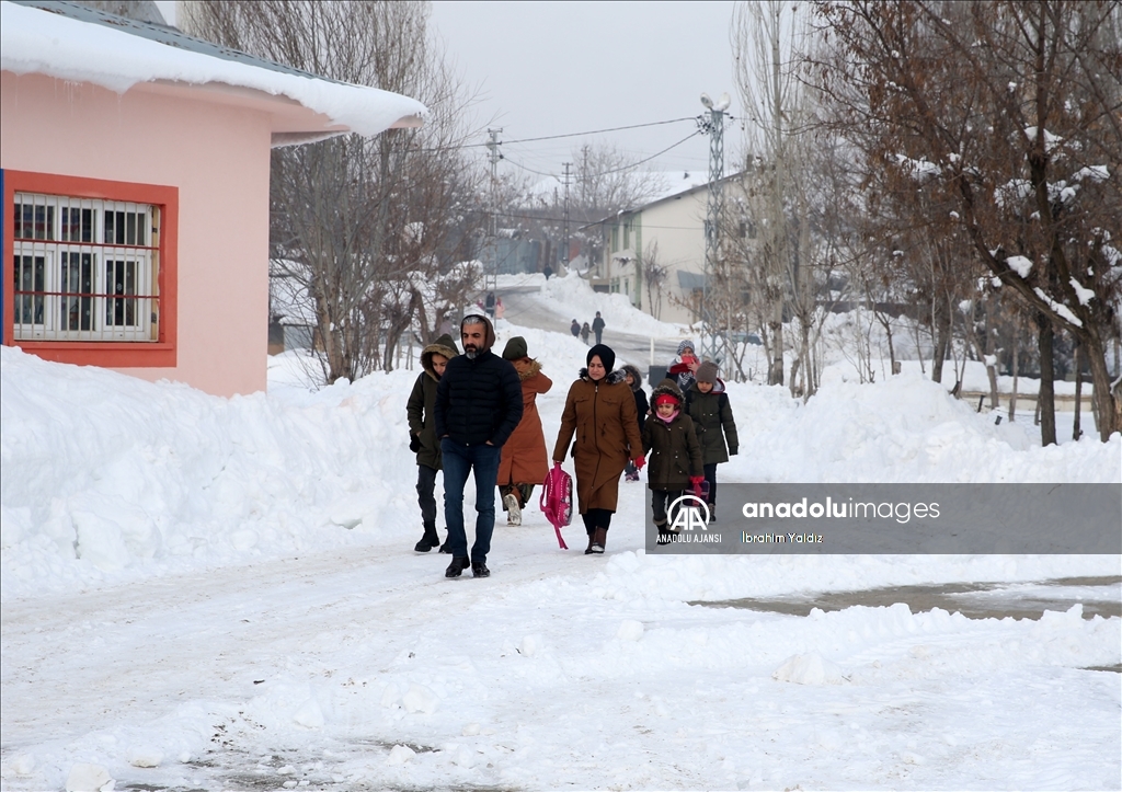 Muş'ta öğrenciler ders başı yaptı