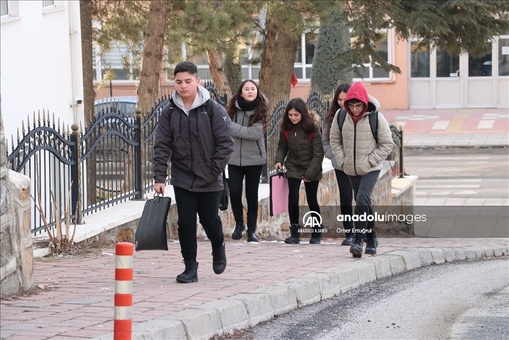 Öğrenciler ders başı yaptı
