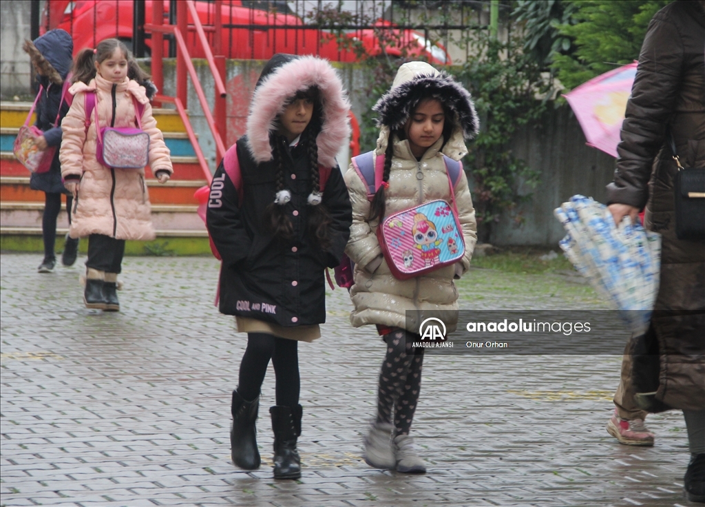 Sakarya'da öğrenciler dersbaşı yaptı