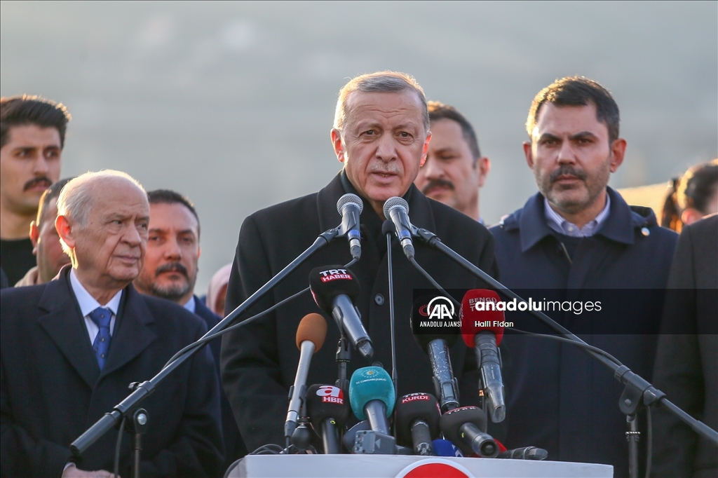 Cumhurbaşkanı Erdoğan ve MHP Genel Başkanı Bahçeli, Nurdağı'nda konteyner kenti ziyaret etti