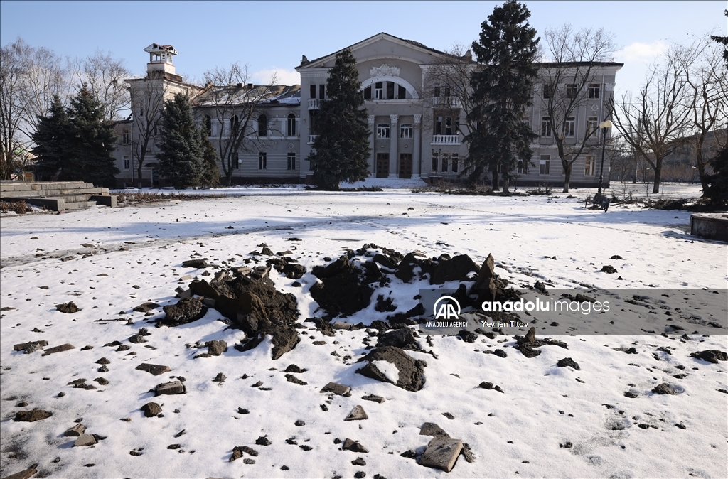War casts its shadow over civilians' lives in the Ukrainian city of Bakhmut, where military activity continues a year after the conflict with Russia began