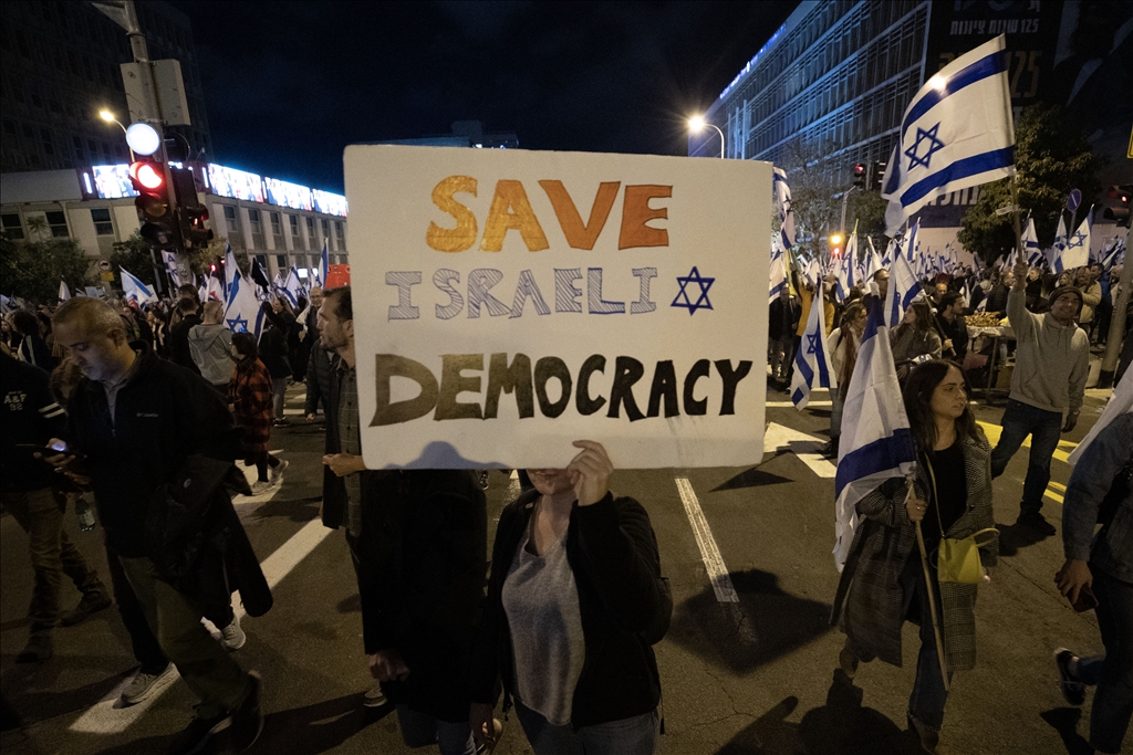 İsrail'de Netanyahu hükümetinin yargı düzenlemesine karşı protestolar sürüyor