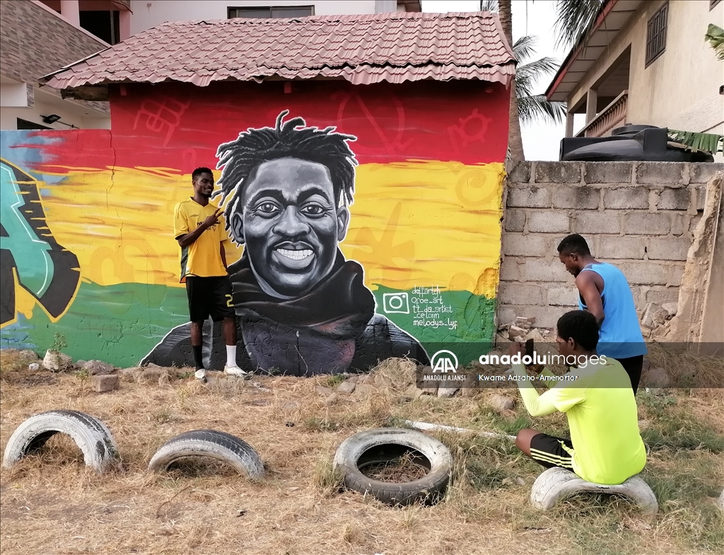 Depremde hayatını kaybeden hayatını kaybeden Atakaş Hataysporlu Ganalı futbolcu Atsu'nun grafitisi