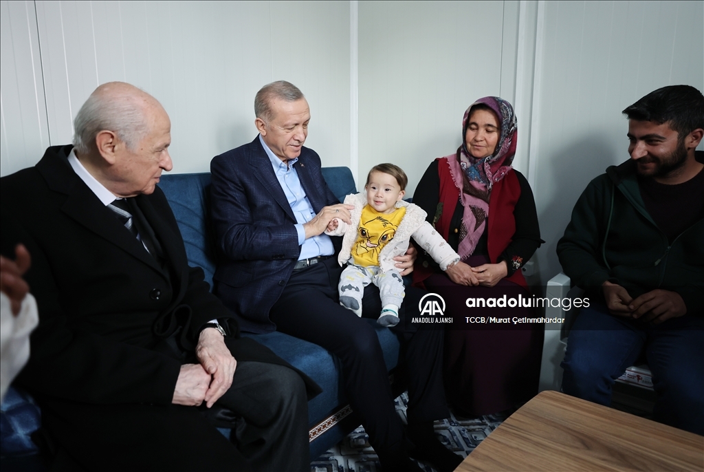 Cumhurbaşkanı Erdoğan, Adıyaman'da depremzedelerle bir araya geldi